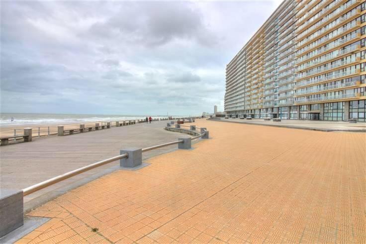 Panoramic Seaview Apartment With Free Private Garage Остенде Екстер'єр фото